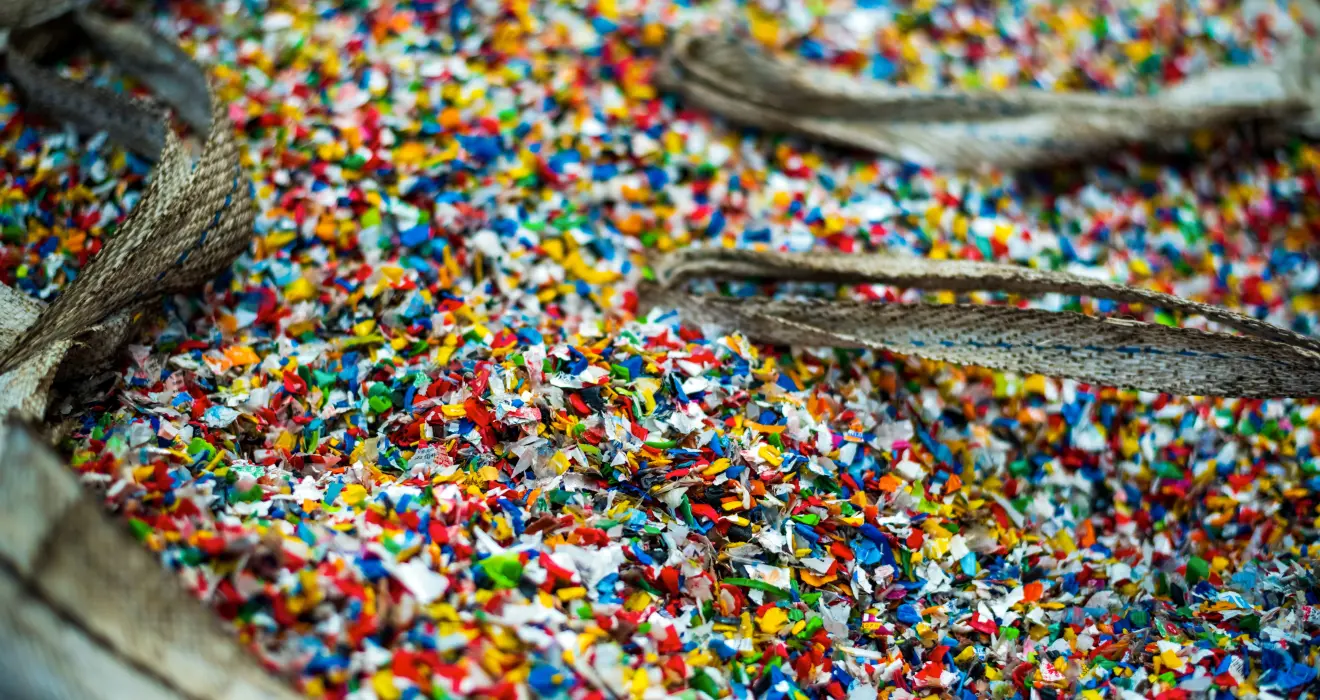 Microplastiques : comprendre une pollution invisible au cœur de l’actualité environnementale